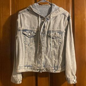Never worn hooded jean jacket | M